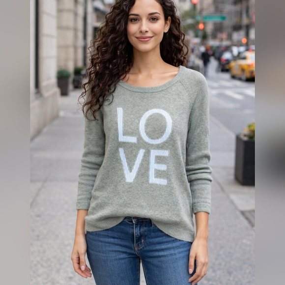 GAP Factory Sweaters - Gap Factory Pull Over Crew Neck "LOVE" sweater Size XL